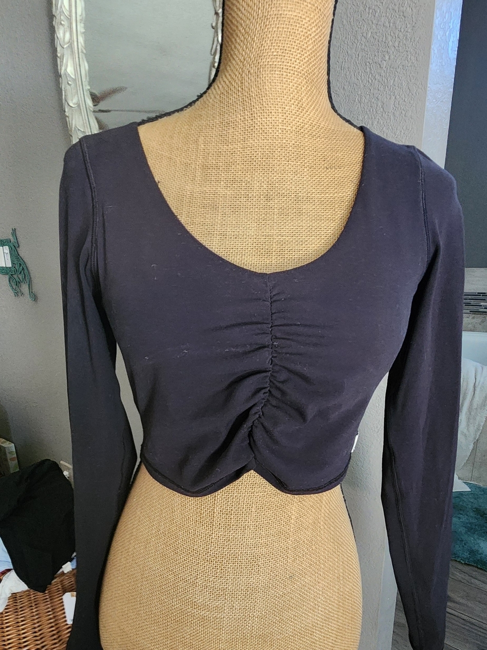 Vuori Black Long-Sleeve Ruched Scoop Crop Top